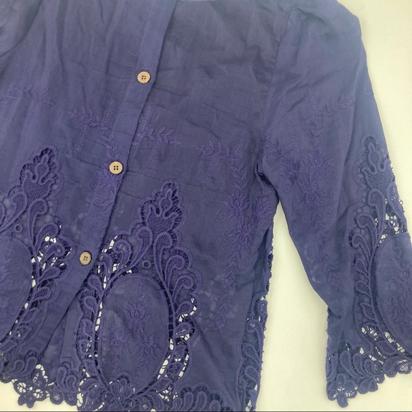 Dolce vita silk blend top buttons up the back and embroidered. - Picture 3 of 6